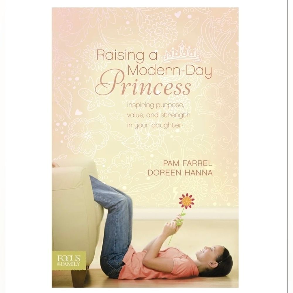 📷☔️🔸️NWOT Raising a Modern Day Princess Paperback Book